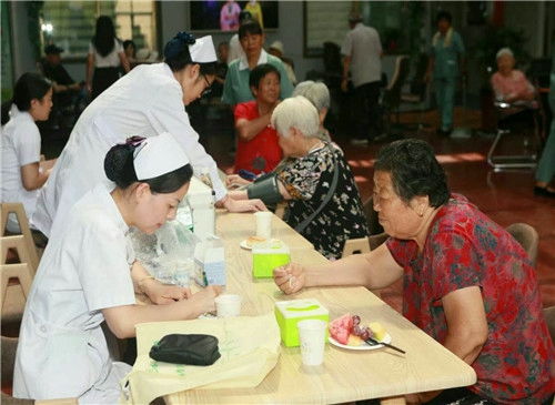益年養(yǎng)老 環(huán)境舒適、價格透明與文化活力兼?zhèn)涞纳糖饍?yōu)質(zhì)養(yǎng)老之選